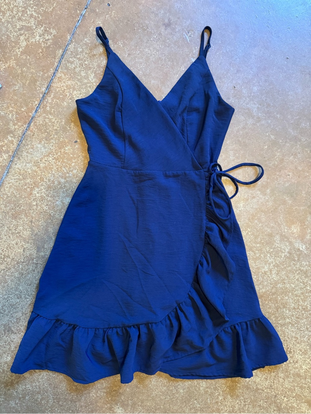 Alter’d state navy blue strappy v neck ruffled wrap dress size xs
